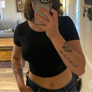 Crop Top w/ Open Back⛓️🖤